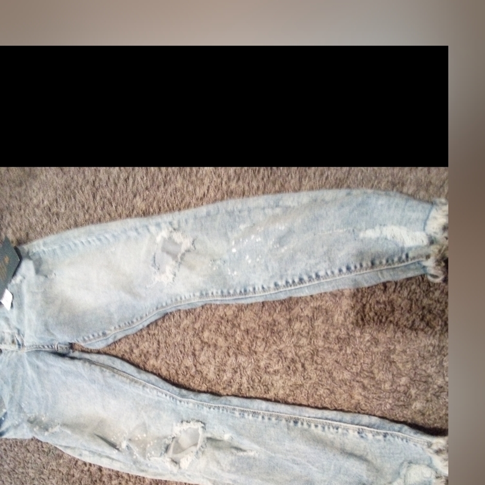 High rise ripped jeans